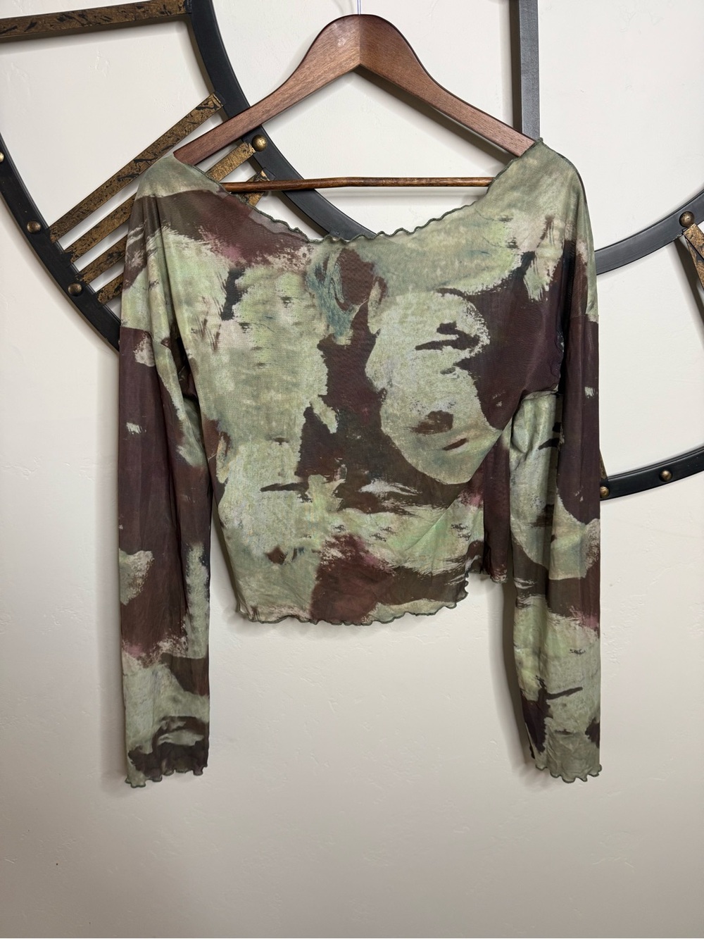Cider Olive & Brown Sheet Cropped Long Sleeve Graphic Top - Picture 3 of 4